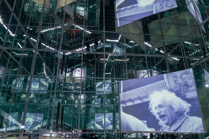 La moderna entrada del Museo Einstein