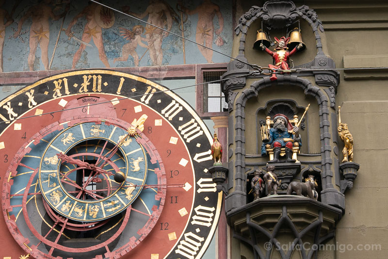 Detalle del reloj astronómico y del carrusel de la Zytglogge, un imprescindible que ver en Berna