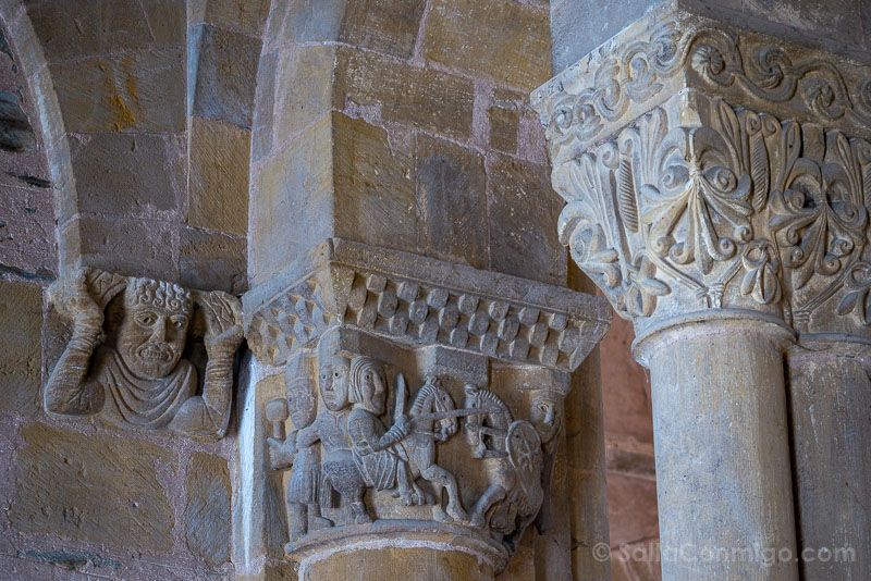 Capiteles abadía Santa Fe imprescindible que ver en Conques