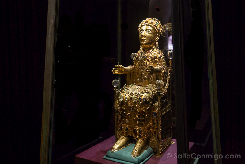La Majestad de Santa Fe Que Ver en Conques