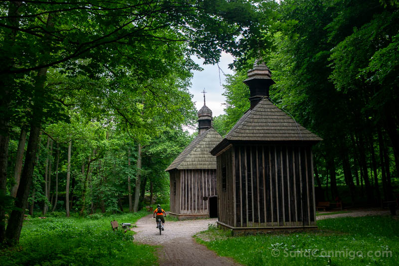 Capillas en el bosque Łagiewniki